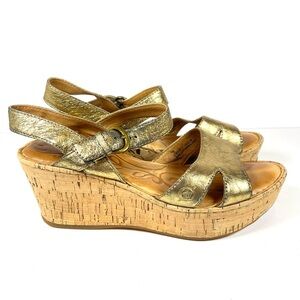 Born Women’s Metallic Gold‎ Platform Sandals with Textured Straps Size 7